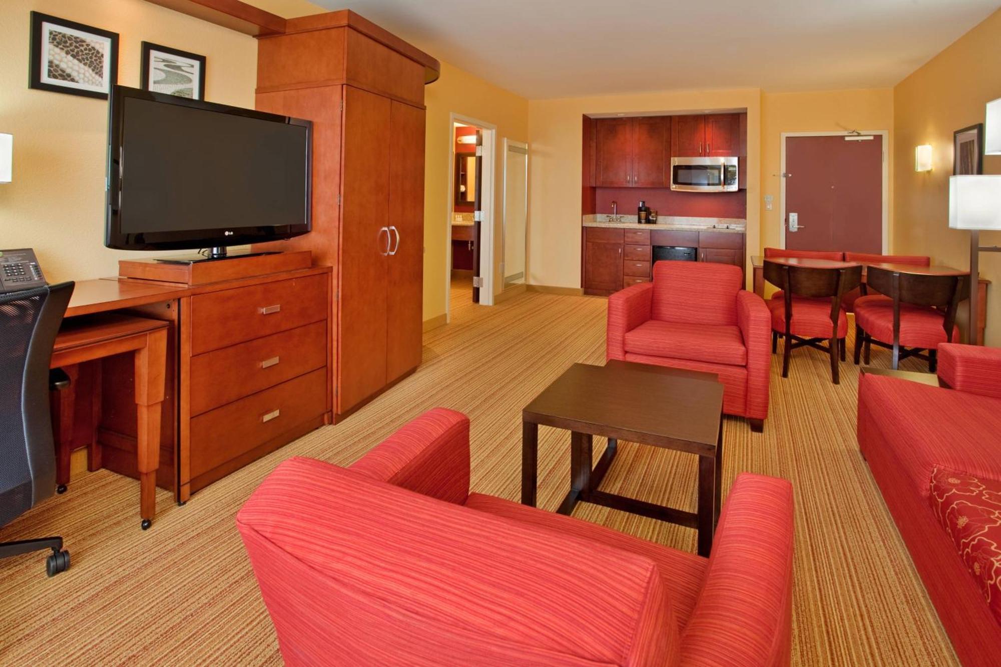 Отель Courtyard By Marriott Pittsburgh North/Cranberry Woods Крэнберри-Тауншип Экстерьер фото